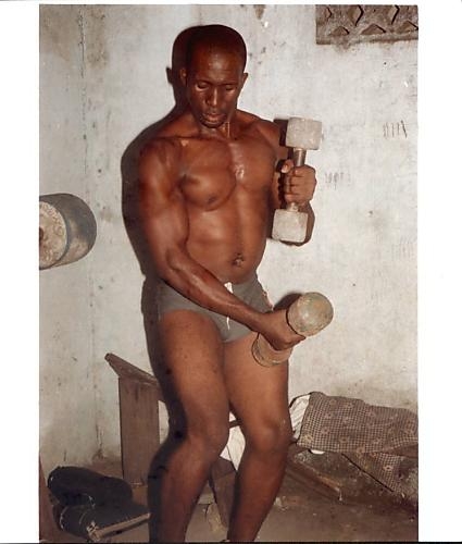 me i 'm a body buildinger ( cest moi je pratique le body building)
